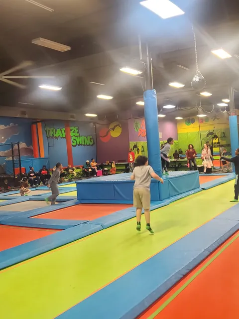 X-FLIGHT TRAMPOLINE PARK