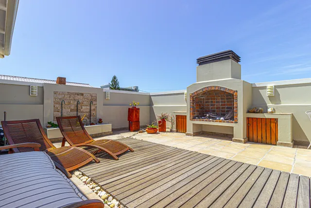 138 Marine Beachfront Guesthouse