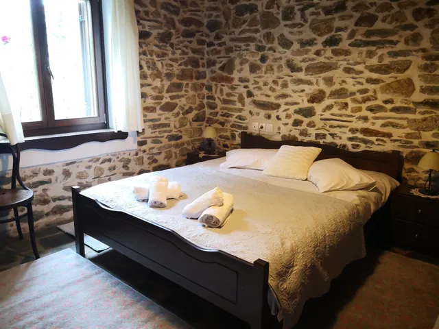 Effrosini Stonehouse center Portaria