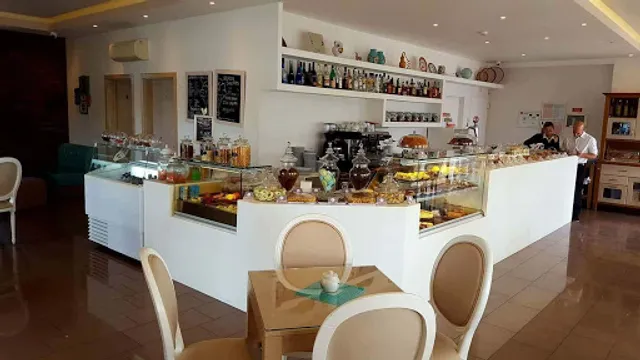 Doçaria Almeixar, Bistrô