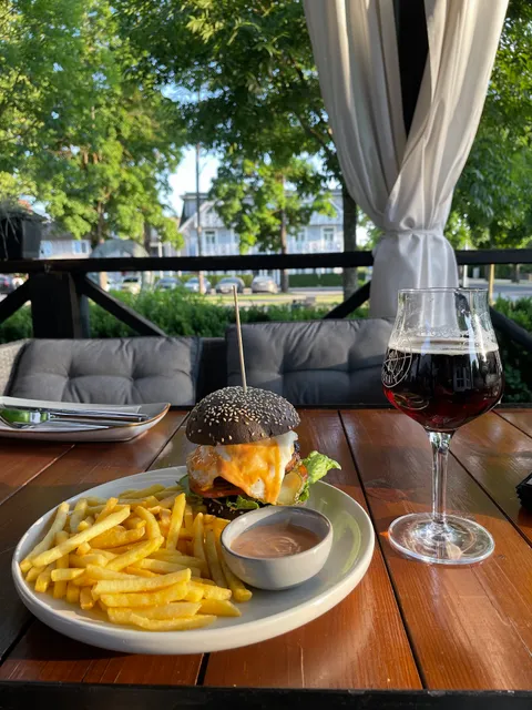 10th avenue - Cocktails & Beer Garden