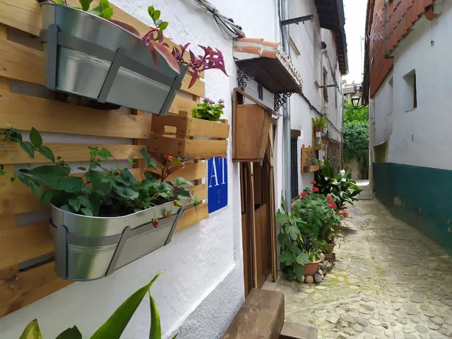 Alojamiento turístico HERVÁS Y VUELVES. la casita de la piedra.