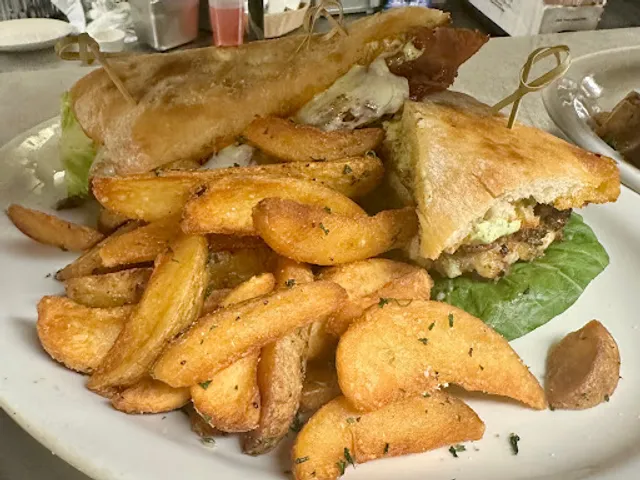 Leona's Pizzeria Lyons