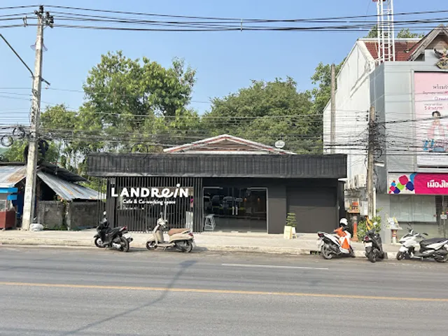 London Lounge: Café, Workspace & Social Hub