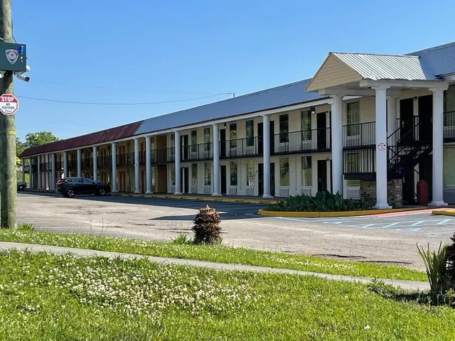 Orangeburg Inn & Suites