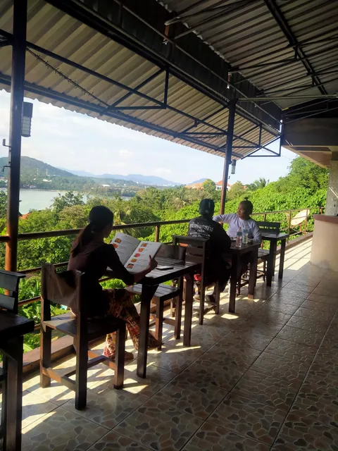 James Seafood restaurant and bar