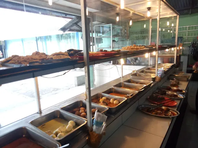 Rumah Makan Rata Rata