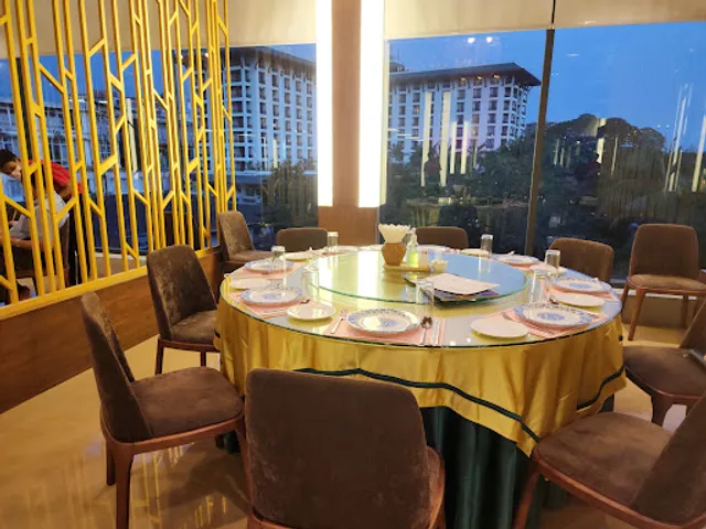 Tom Yam Koong (Kandawgyi)