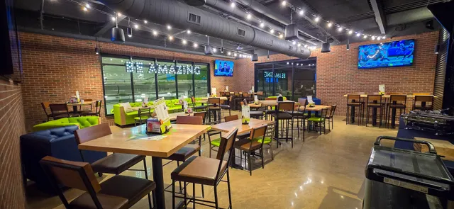 Chicken N Pickle- Thornton