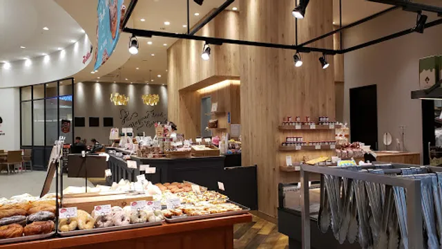 Heart Bread ANTIQUE Pieri Moriyama Store