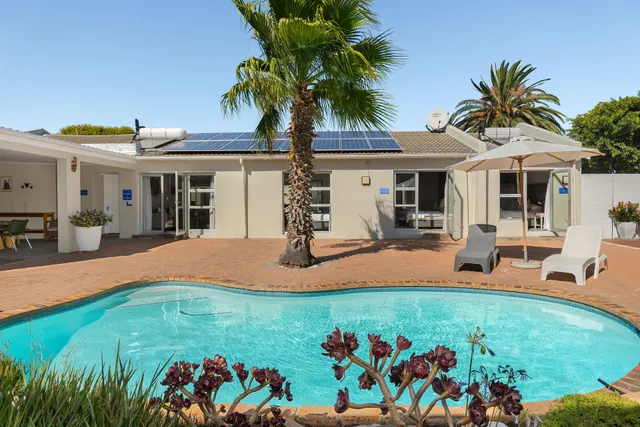 Blou Inn (Casa Blanca) Self-Catering with Full Power Backup & Heated Pool (No Single Room. Only Whole Place on Airbnb)