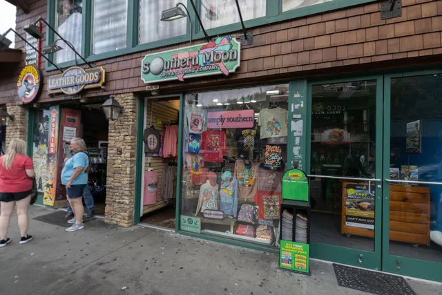 Southern Moon Gifts And Clothing