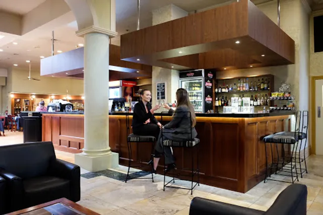 Avenue Restaurant & Lobby Bar