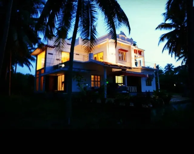 The Big Pineapple Estate Suites