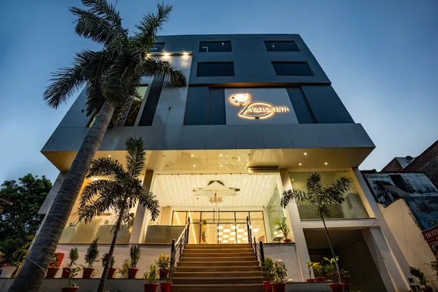 Tripli Hotels Evara Inn