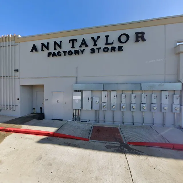 Ferragamo Outlet - Houston Premium Outlets