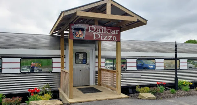 Railcar Pizza at Doolittle Station