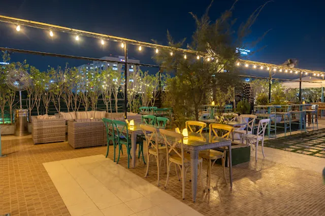 BOTTLES & BARRELS THE BEST CLUB/BAR IN GURUGRAM