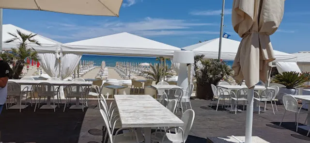 Maremoto Beach Restaurant