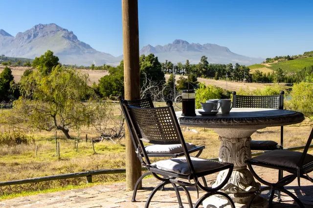 Zebra Cottage and Lodge