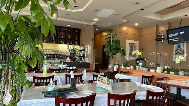 Fresh Rolls Restaurant