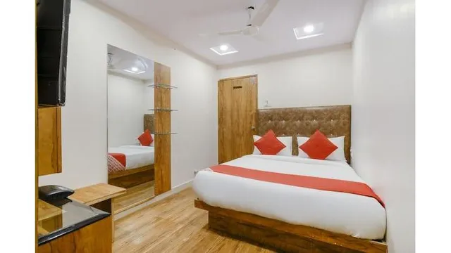 Super OYO Hotel Safari Inn