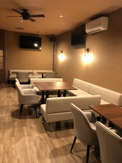 Mix Base Casüal & Bar CASTLE