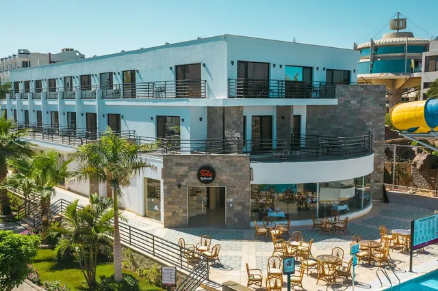 La Rosa Waves Beach Aqua Park