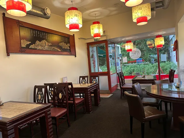 Chef Huang 黄师傅中餐馆