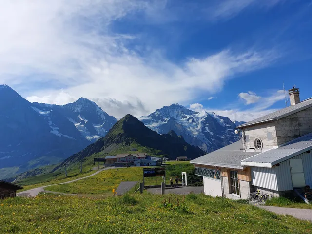Start of the Panorama Hiking Trail "Männlichen zur Kleinen Scheidegg"