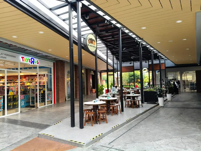 Elmina Lakeside Mall