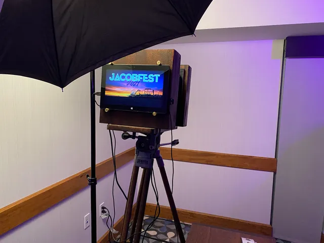 Petite Pix - A Photo Booth Company