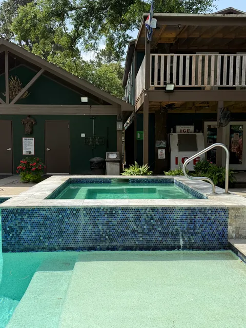 Grizzly Pines - Gay Campground