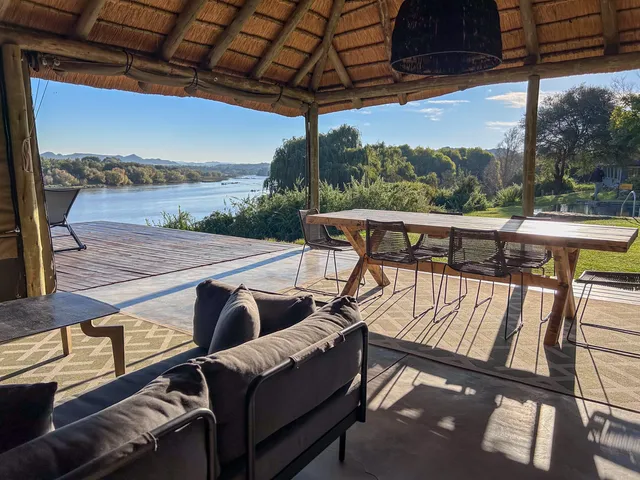 Tzamenkomst River Lodge