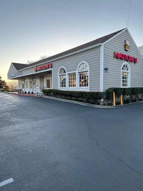 Nation's Giant Hamburgers & Great Pies