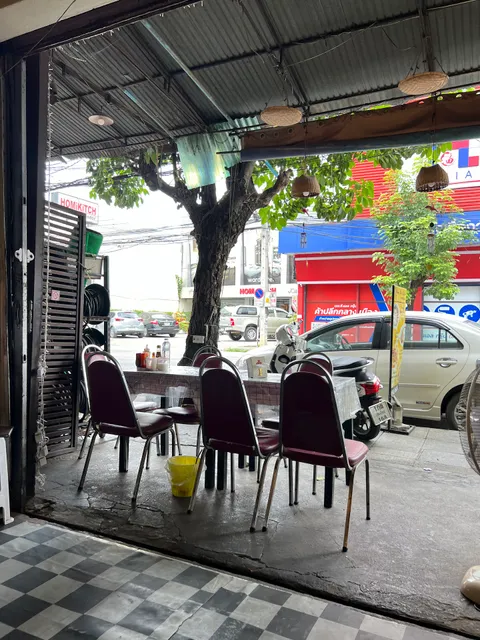 Nana Thai Bistro นานาไทยบิสโทร