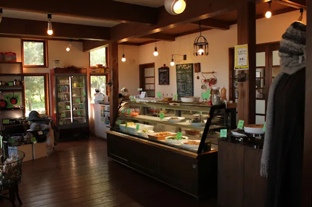 デリカテッセン&カフェテリア 紅玉