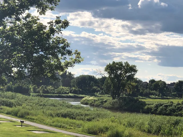 Eagle Point Park Trailhead