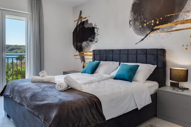 Apartment By The Sea