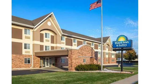 Days Inn & Suites by Wyndham Green Bay WI.