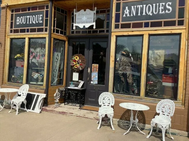 Le Fleur De Lis Boutiques & Antiques