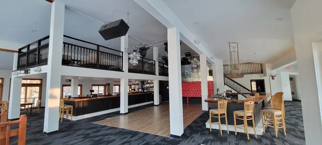 Slopes Bar, Restaurant & Billiards