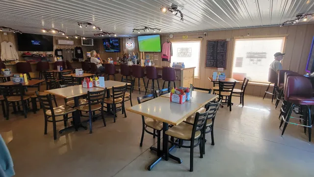 Holly's Bar and Grill