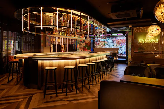 Music Fashion Bar RUN