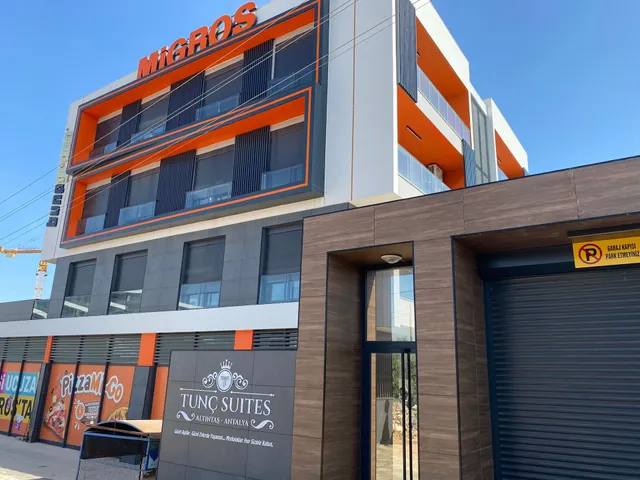 Tunc Suites Luxury Houses