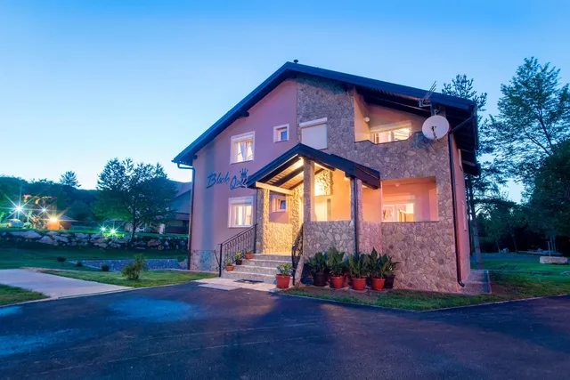 Black Queen Guesthouse