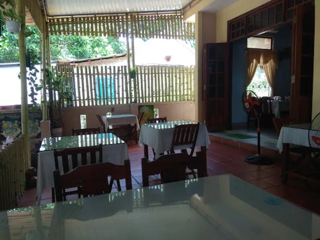 Nhà Hàng Phố Núi