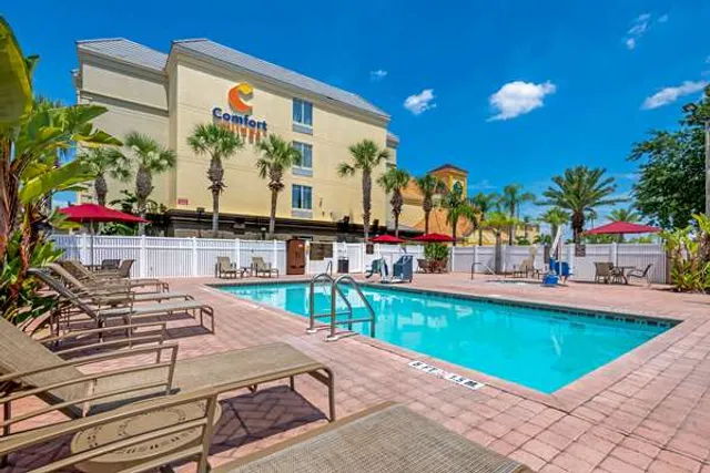 Comfort Suites Near Universal Orlando Resort