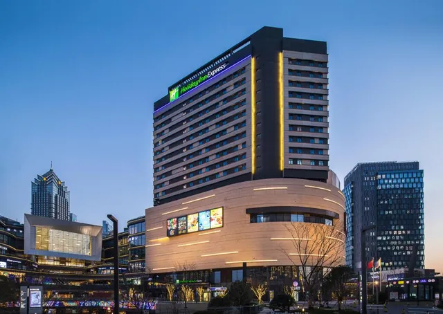 Longhu Shishan Tianjie Holiday Inn