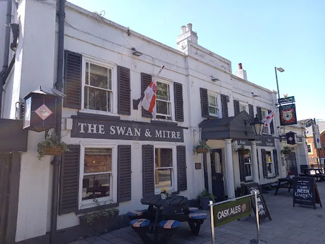 Swan & Mitre